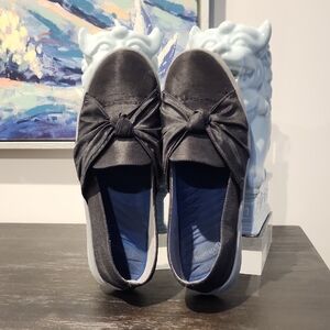 BearTraps Black Knotted Slip-On Shoes Size 10